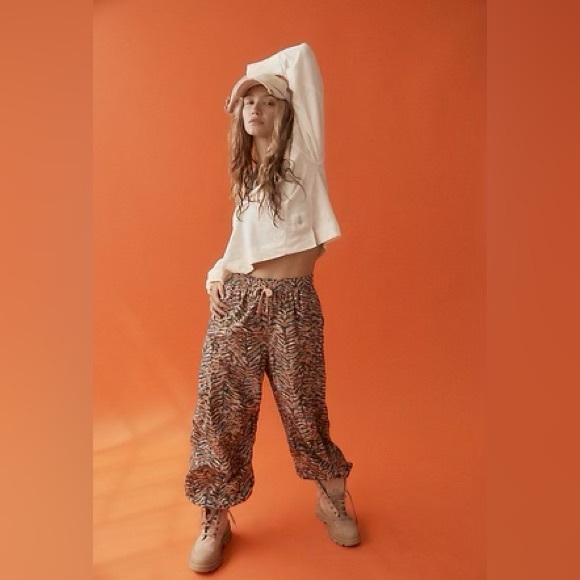NWT FP Movement Zephyr Printed Pants - Picture 1 of 4